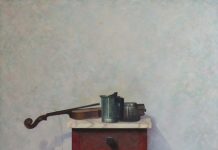 Tafel met viool en koffiepot