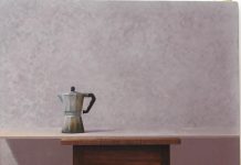 2014-2015 koffiepot op plank op tafel