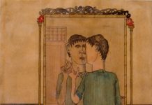 Voor de spiegel staan 31,5 x 22,5